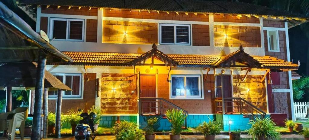 Glucklich Beach Cottages クンダプラ エクステリア 写真